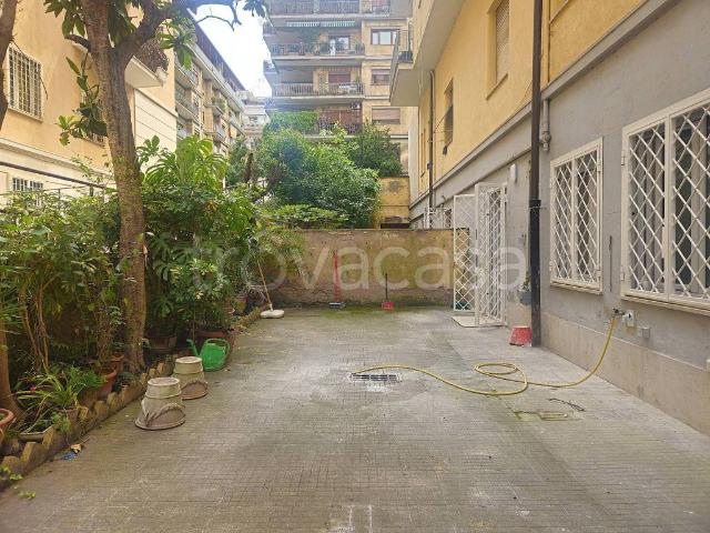 Appartamento in affitto a Roma via Fonteiana, non arredato/vuoto, giardino privato, terrazzo TrovaCasa