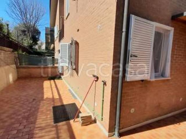 Appartamento in affitto a Roma via Francavilla di Sicilia, terrazzo, riscaldamento autonomo, parzialmente arredato TrovaCasa