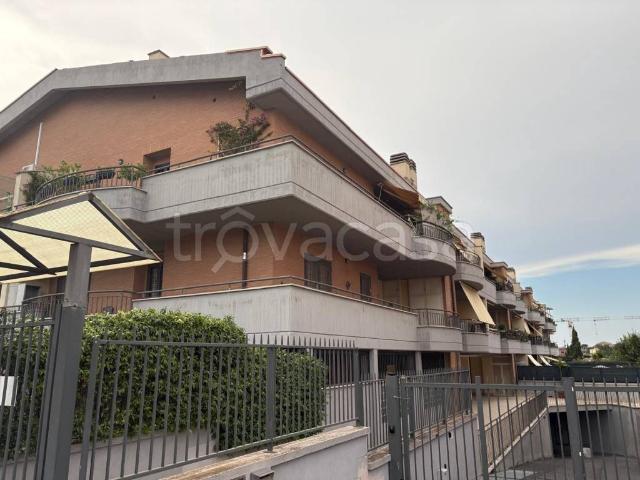 Appartamento in affitto a Roma via Francesco Aquilanti, arredato, box, ascensore TrovaCasa