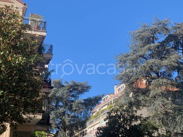 Appartamento in affitto a Roma via Francesco Saverio Nitti, non arredato/vuoto, box, vicinanze negozi TrovaCasa