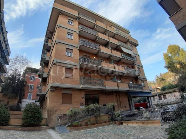 Appartamento in affitto a Roma via Gualtiero Serafino, arredato, riscaldamento centralizzato, aria condizionata TrovaCasa