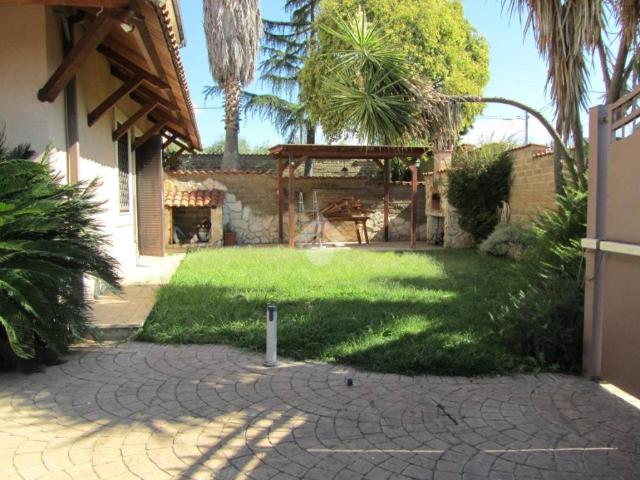 Appartamento in affitto a Roma via Guido Orlandi, 50, arredato, giardino privato, box TrovaCasa