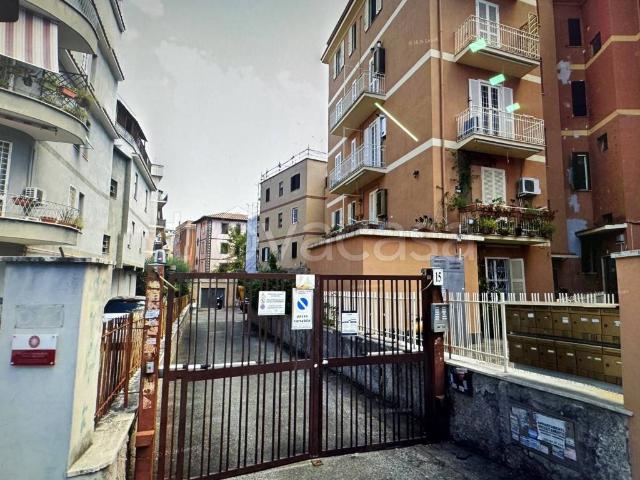 Appartamento in affitto a Roma via Gelasio II, non arredato/vuoto, posto auto, ristrutturato TrovaCasa