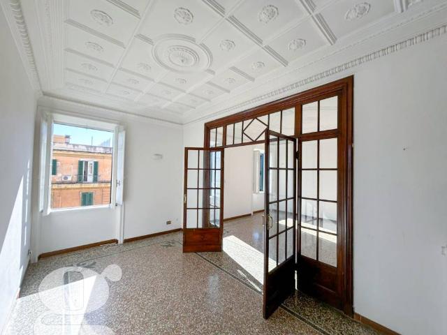 Appartamento in affitto a Roma via Germanico, non arredato/vuoto, cucina abitabile, studio TrovaCasa