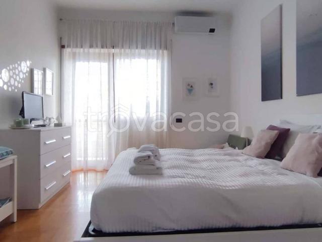 Appartamento in affitto a Roma via Giovanni Gastaldi, arredato, zona residenziale, senza ascensore TrovaCasa
