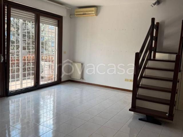Appartamento in affitto a Roma via Iris Versari, box, parzialmente arredato, posto auto coperto TrovaCasa