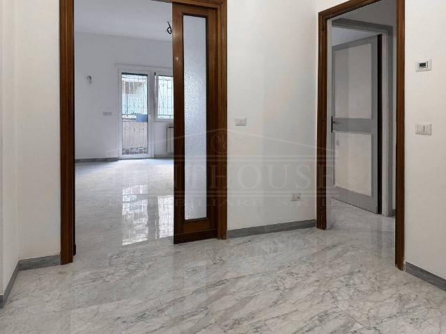 Appartamento in affitto a Roma via Jacopone da Todi, non arredato/vuoto, terrazzo, cucina abitabile TrovaCasa