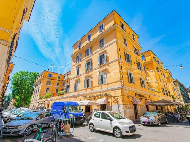 Appartamento in affitto a Roma via Luca della Robbia, vicinanze negozi, luminoso, angolo cottura TrovaCasa