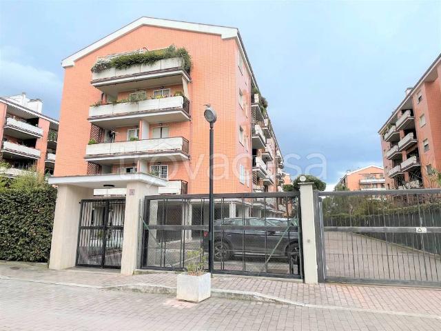 Appartamento in affitto a Roma via Luigi Olivares, 64, box, terrazzo, parzialmente arredato TrovaCasa