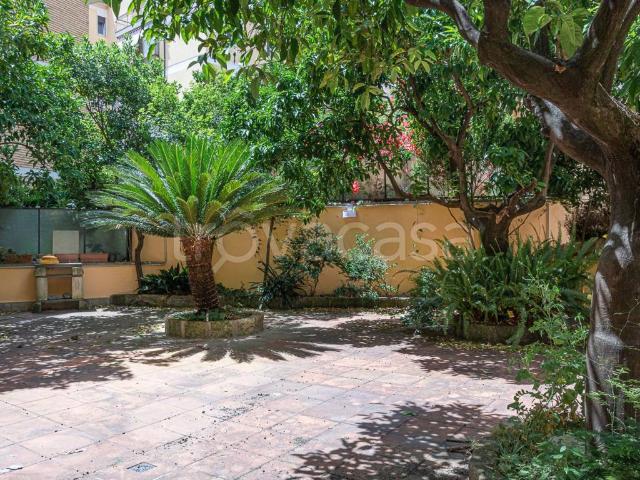 Appartamento in affitto a Roma via Luigi Angeloni, giardino privato, parzialmente arredato, ascensore TrovaCasa