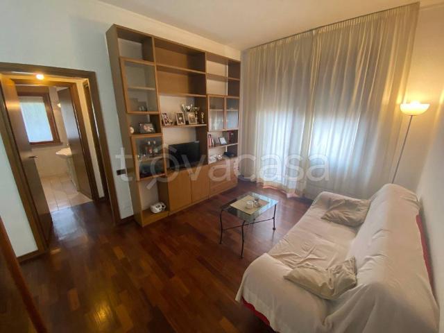 Appartamento in affitto a Roma via Luigi Chiala, terrazzo, parzialmente arredato, ascensore TrovaCasa
