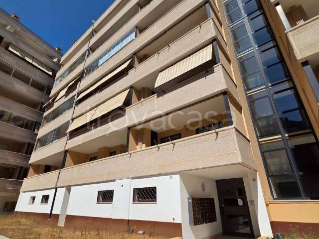 Appartamento in affitto a Roma via Luigi de Marchi 19, non arredato/vuoto, box, terrazzo TrovaCasa