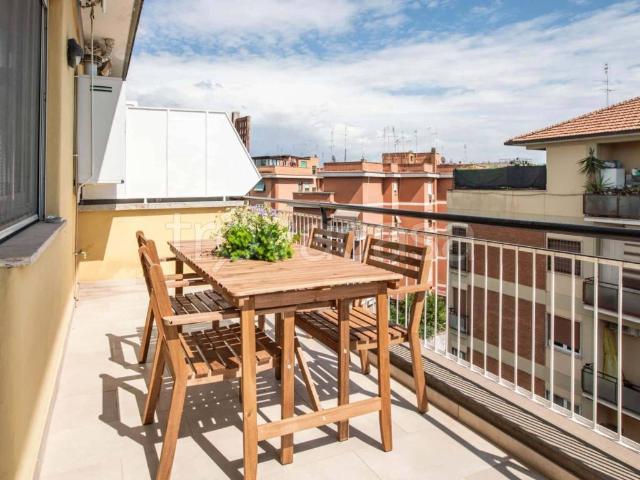 Appartamento in affitto a Roma via Luigi Ronzoni, arredato, balcone TrovaCasa