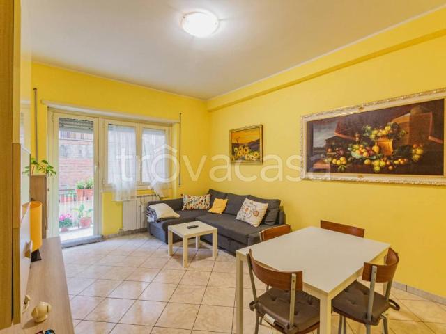Appartamento in affitto a Roma via Luigi Ronzoni, giardino privato, buono stato, balcone TrovaCasa