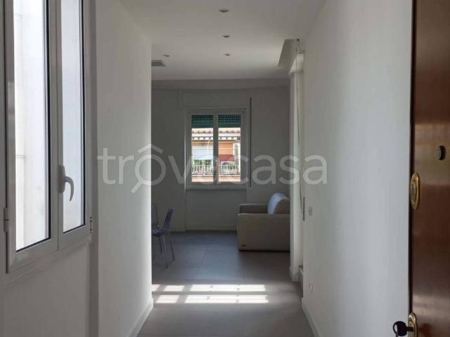 Appartamento in affitto a Roma via Laura Mantegazza, terrazzo, ascensore, ristrutturato TrovaCasa