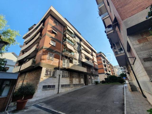 Appartamento in affitto a Roma via Leopoldo Ruspoli, 72, arredato, lavatrice, lavastoviglie TrovaCasa