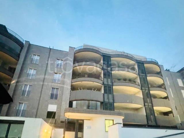 Appartamento in affitto a Roma via Pablo Neruda, arredato, box, terrazzo TrovaCasa