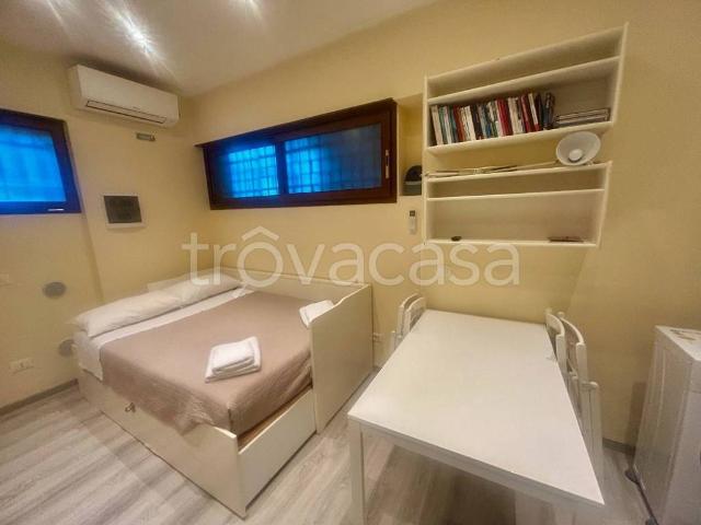 Appartamento in affitto a Roma via Pescosolido, arredato, lavatrice, ingresso indipendente TrovaCasa