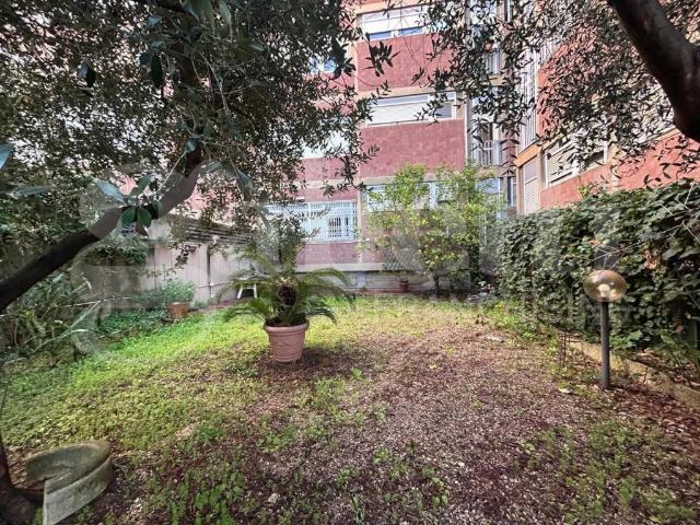 Appartamento in affitto a Roma via Pienza, 230, non arredato/vuoto, giardino privato, servizio di portineria TrovaCasa
