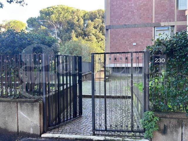 Appartamento in affitto a Roma via Pienza, 230, non arredato/vuoto, servizio di portineria, luminoso TrovaCasa