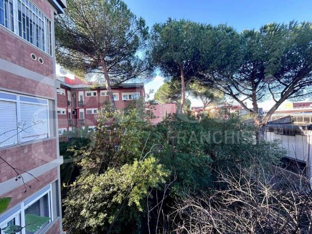 Appartamento in affitto a Roma via Pienza, 230, non arredato/vuoto, terrazzo, servizio di portineria TrovaCasa