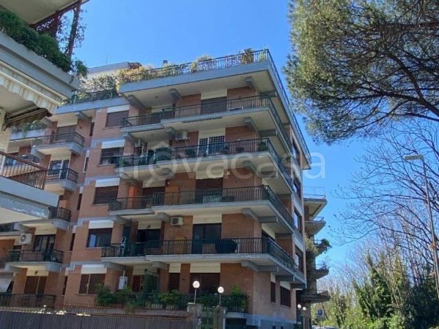 Appartamento in affitto a Roma via Pietro Mascagni, box, immobile di prestigio, parzialmente arredato TrovaCasa