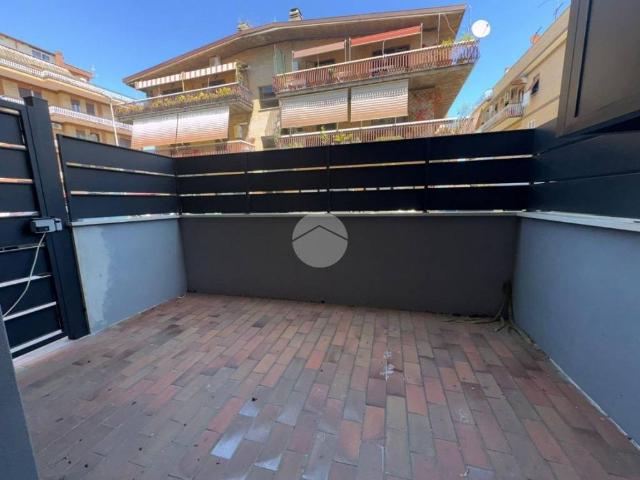 Appartamento in affitto a Roma via Pietro Piffetti, 4, non arredato/vuoto, giardino privato, terrazzo TrovaCasa