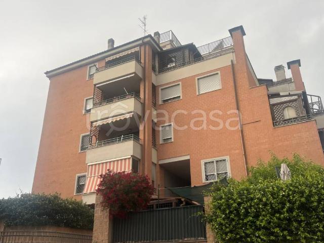 Appartamento in affitto a Roma via Poggio delle Corti, arredato, terrazzo, riscaldamento autonomo TrovaCasa