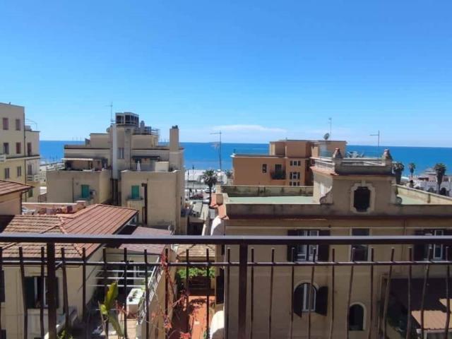 Appartamento in affitto a Roma via Rutilio Namaziano, terrazzo, fronte mare, vista mare TrovaCasa