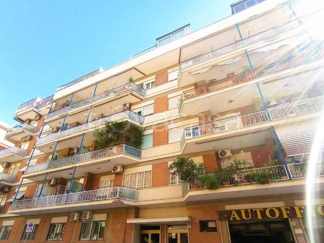 Appartamento in affitto a Roma via Raffaele De Cosa, 12, arredato, terrazzo, ascensore TrovaCasa