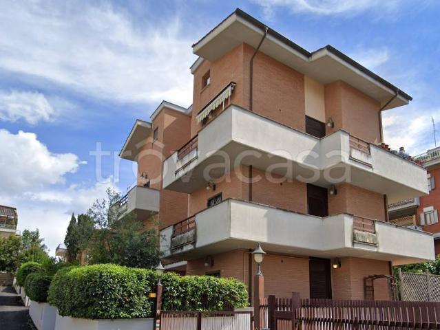 Appartamento in affitto a Roma via Rignano Flaminio, riscaldamento autonomo, parzialmente arredato, ascensore TrovaCasa