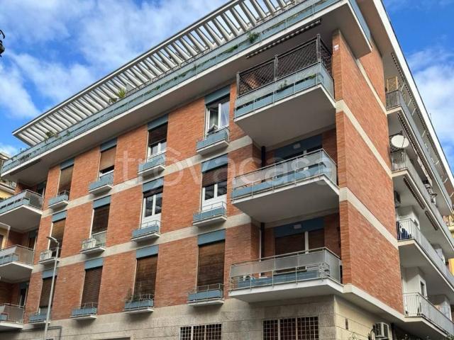 Appartamento in affitto a Roma via Roccaporena, non arredato/vuoto, servizio di portineria, balcone TrovaCasa