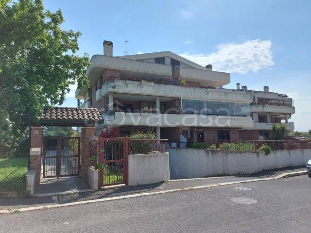 Appartamento in affitto a Roma via Roseto degli Abruzzi, arredato, box, terrazzo TrovaCasa