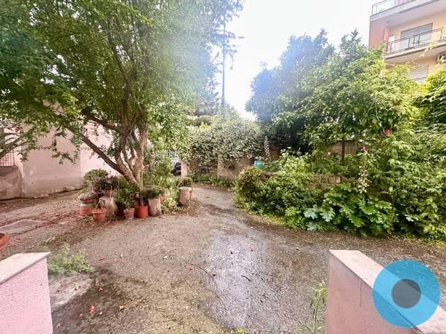 Appartamento in affitto a Roma via Suor Celestina Donati, arredato, riscaldamento autonomo, buono stato TrovaCasa