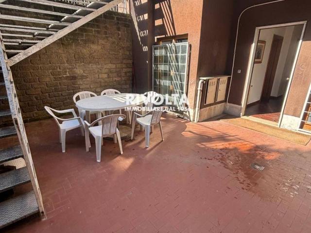 Appartamento in affitto a Roma via Suvereto, piscina, campo da tennis, cucina a vista TrovaCasa