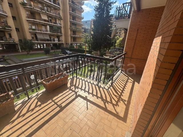 Appartamento in affitto a Roma via Sirio Corbari, 11, non arredato/vuoto, terrazzo, riscaldamento autonomo TrovaCasa