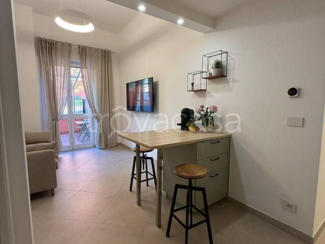 Appartamento in affitto a Roma via Tuscolana, 526, terrazzo, parzialmente arredato, ristrutturato TrovaCasa