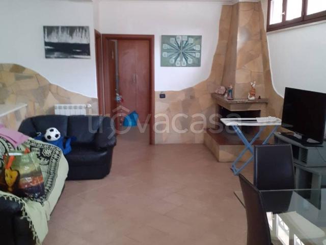 Appartamento in affitto a Roma via Tocco da Casauria, arredato, caminetto, balcone TrovaCasa
