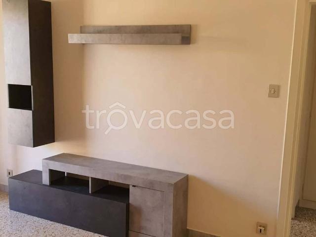 Appartamento in affitto a Roma via Trionfi Alberto, arredato, vicinanze negozi, luminoso TrovaCasa