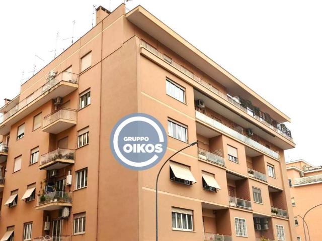 Appartamento in affitto a Roma via Ugo De Carolis, 4, non arredato/vuoto, servizio di portineria, balcone TrovaCasa