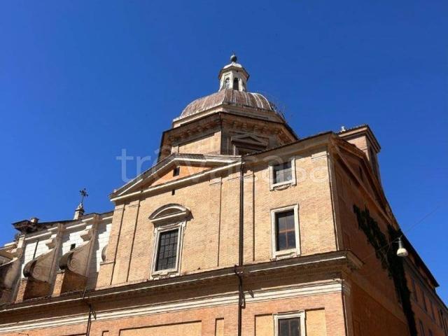 Appartamento in affitto a Roma via Urbana, arredato, travi a vista, lavanderia TrovaCasa