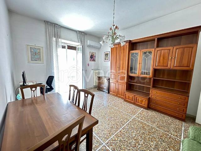 Appartamento in affitto a Roma via Valle Borbera, arredato, ascensore, doppia esposizione TrovaCasa