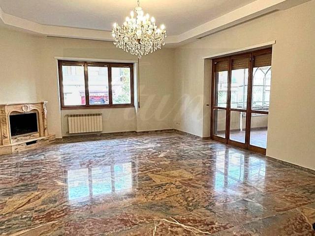 Appartamento in affitto a Roma via Valsavaranche, arredato, terrazzo, aria condizionata TrovaCasa