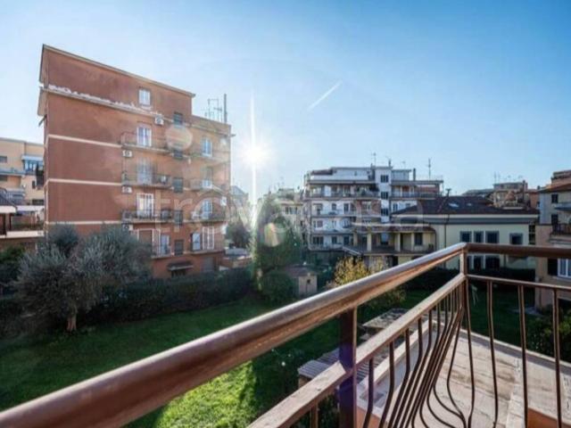 Appartamento in affitto a Roma via Vincenzo Troya, arredato, ristrutturato, vicinanze negozi TrovaCasa