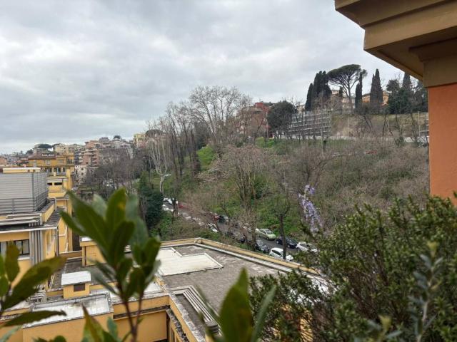 Appartamento in affitto a Roma viale Aurelio Saffi, parzialmente arredato, ascensore, doppia esposizione TrovaCasa
