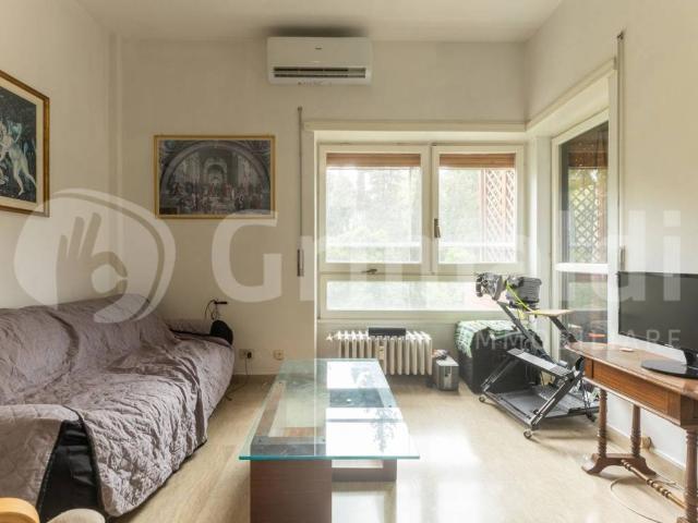 Appartamento in affitto a Roma viale del Tintoretto, arredato, terrazzo, doppia esposizione TrovaCasa