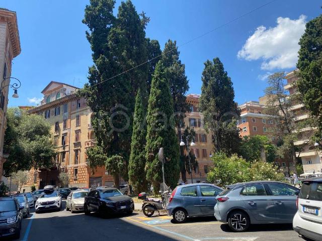 Appartamento in affitto a Roma viale del Vignola, non arredato/vuoto, ascensore, doppia esposizione TrovaCasa