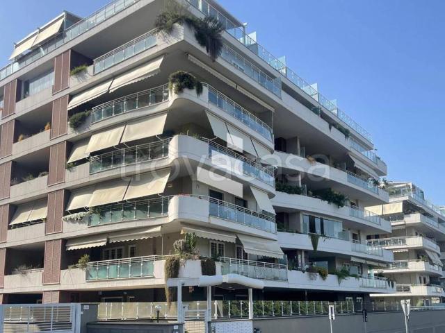 Appartamento in affitto a Roma viale della Grande Muraglia, 498, box, terrazzo, parzialmente arredato TrovaCasa