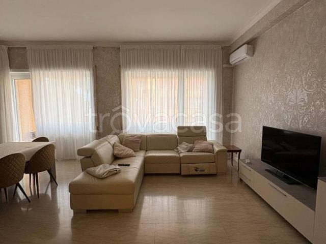 Appartamento in affitto a Roma viale di Villa Pamphili, arredato, zona residenziale, lavastoviglie TrovaCasa