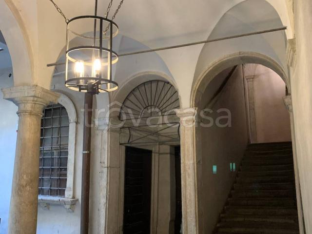 Appartamento in affitto a Roma vicolo di Montevecchio, arredato, soppalco, balcone TrovaCasa